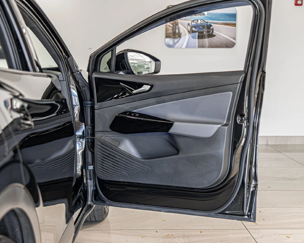 Used 2021 Black Volkswagen Pro S image 40