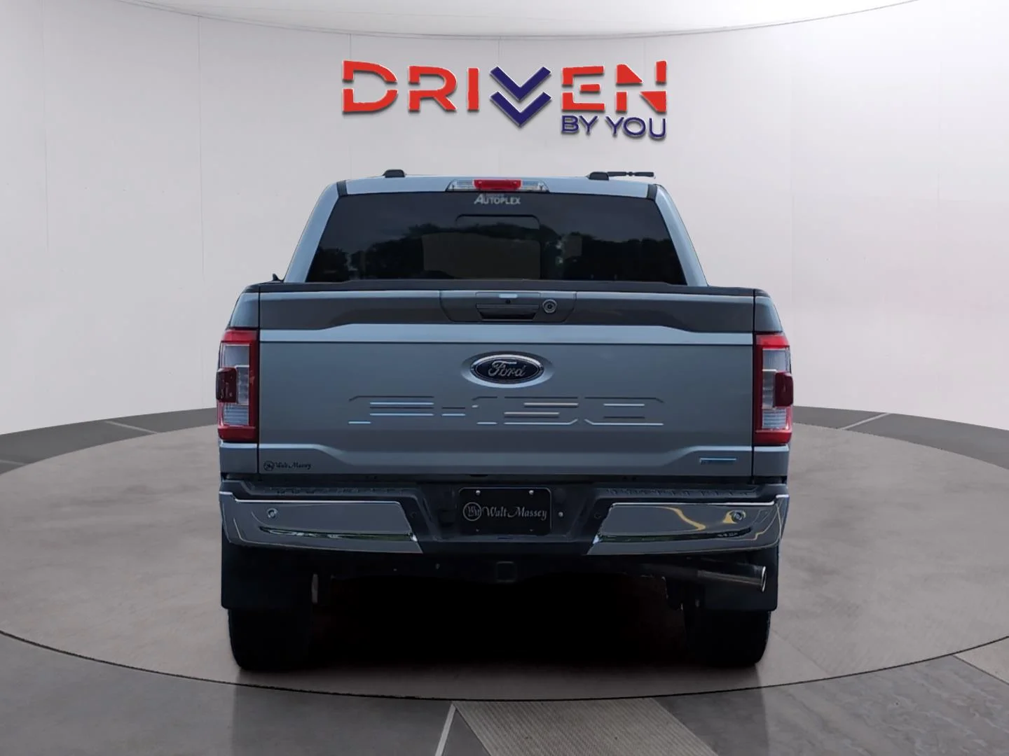 Used 2023 Iconic Silver Ford LARIAT image 4