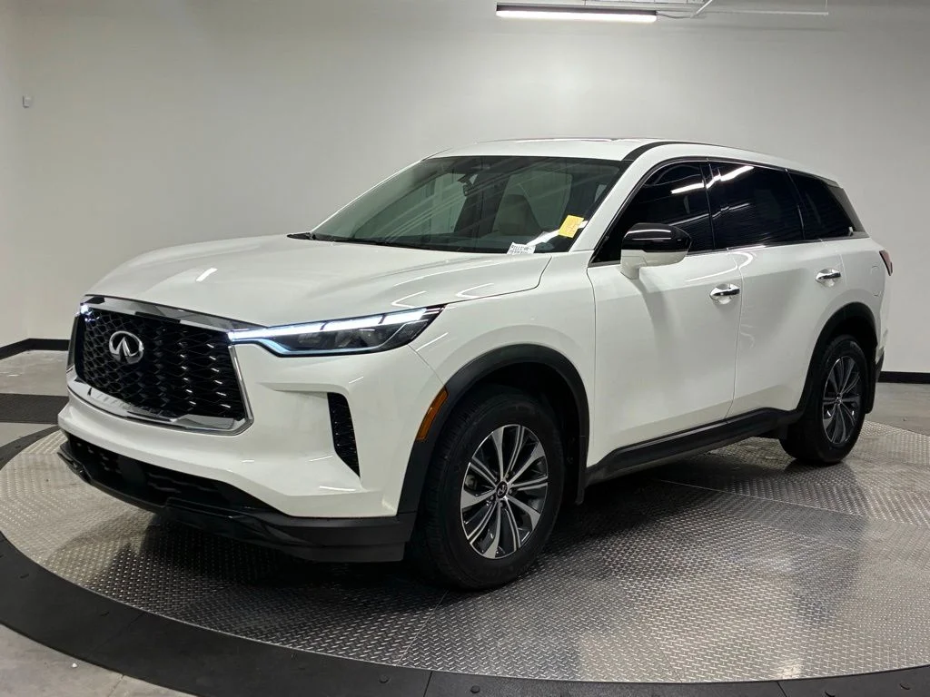 Used 2025 Glacier White INFINITI PURE image 1