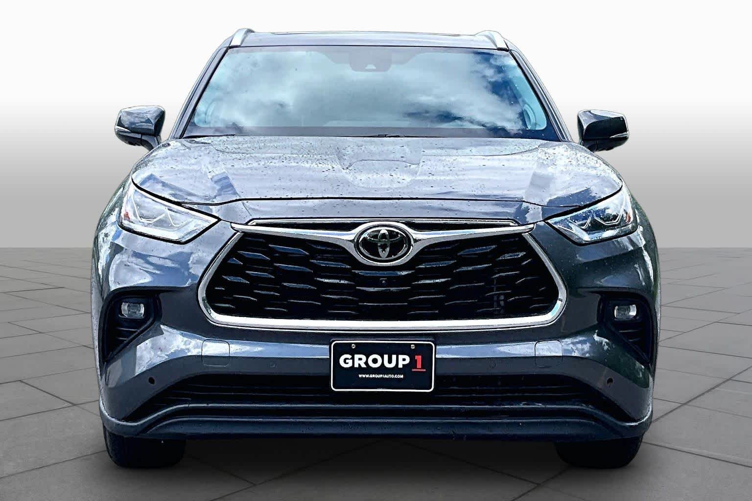 Used 2025 Magnetic Gray Metallic Toyota Limited image 4
