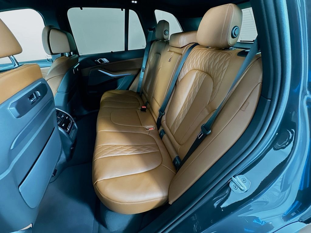 New 2026 Dravit Grey Metallic BMW xDrive50e image 17