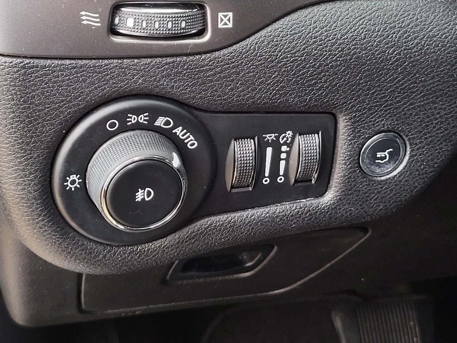 Used 2019 Bright White Clearcoat Jeep Limited image 22
