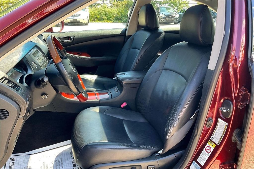 Used 2007 Red Lexus 350 image 24
