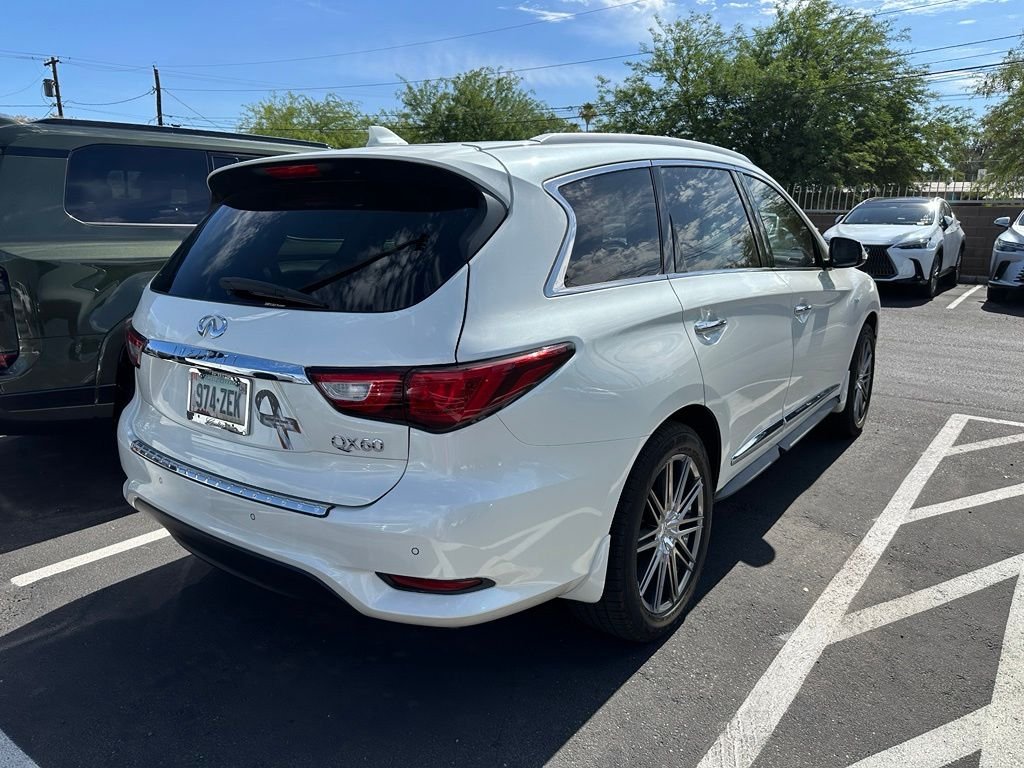 Used 2017 White INFINITI Base image 8