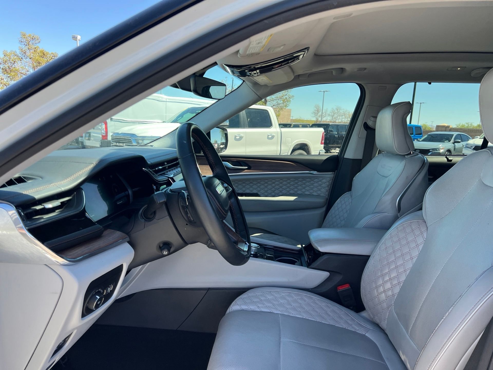 Used 2023 White Jeep Summit image 29