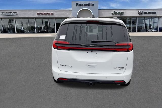 New 2026 Bright White Clear-Coat Exterior Paint Chrysler Limited image 4