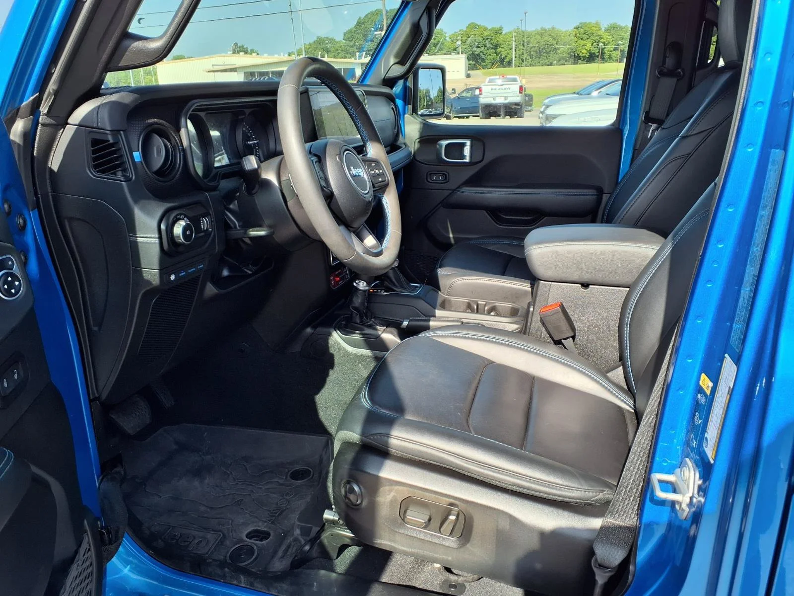 Used 2024 Hydro Blue Pearlcoat Jeep Rubicon image 14
