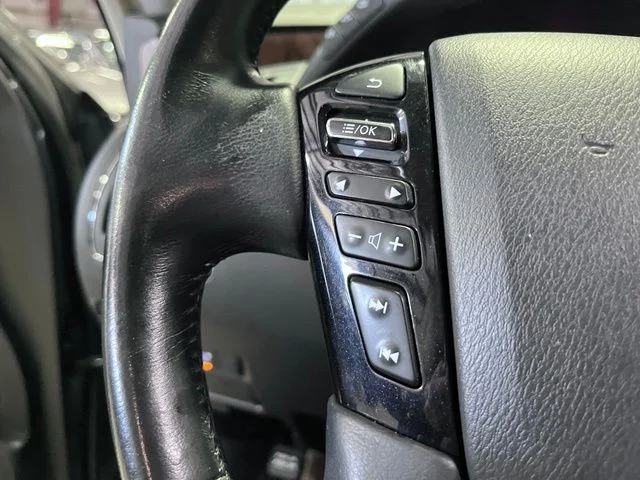 Used 2022 Gray Nissan SL image 24