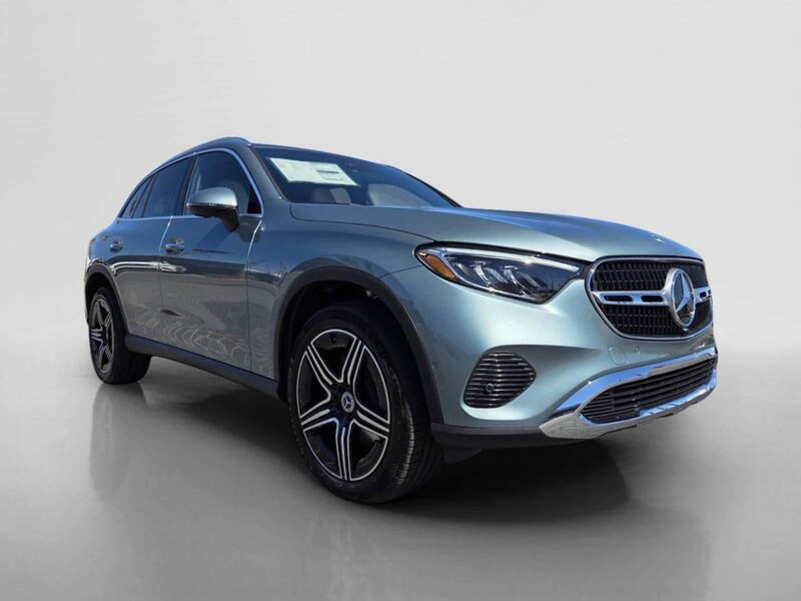 New 2026 Verde Silver Metallic Mercedes-Benz GLC 300 SUV image 6