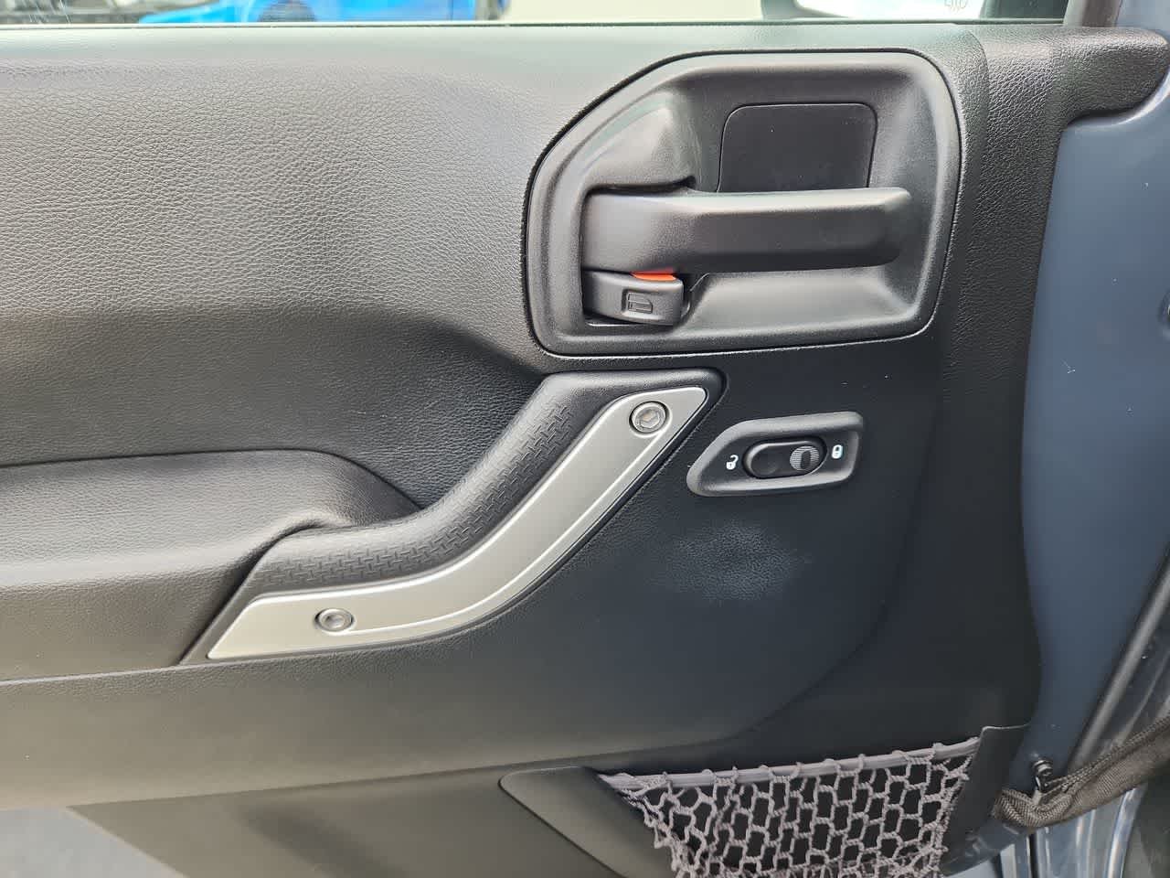 Used 2017  Jeep Sahara image 11