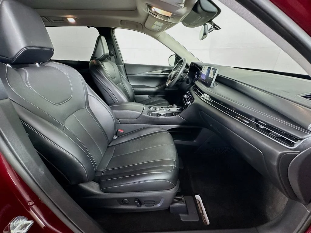Certified Used 2023 Red INFINITI LUXE image 38