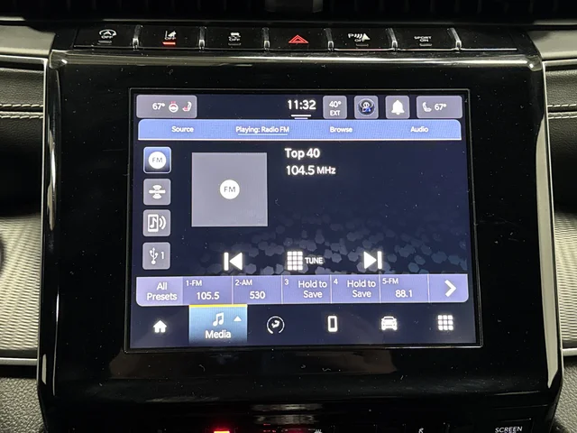 Used 2023 Velvet Jeep Altitude X image 17
