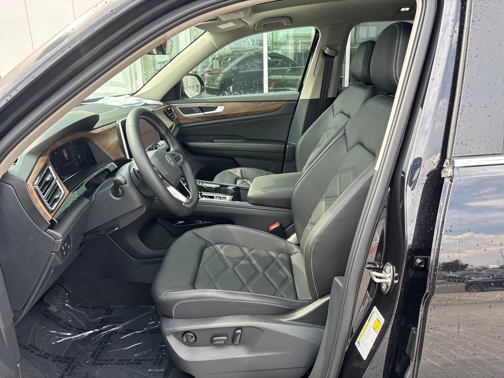 New 2026 Deep Black Pearl Volkswagen 2.0T SE w/Technology image 17
