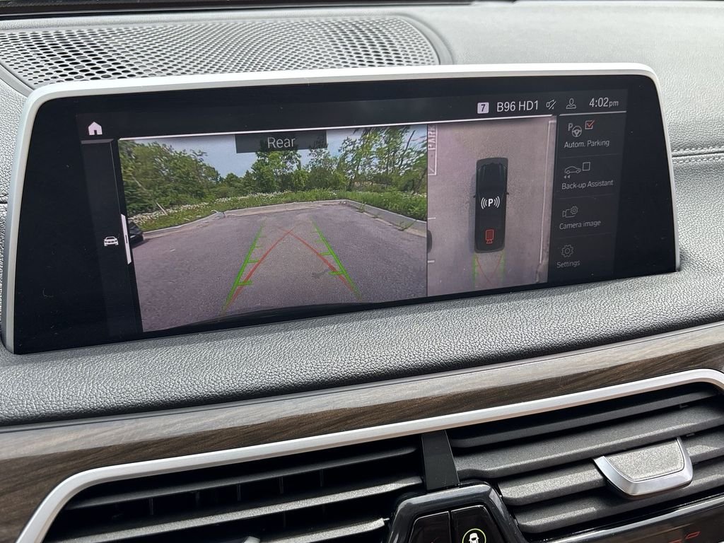 Used 2022 Black BMW 750i xDrive image 25