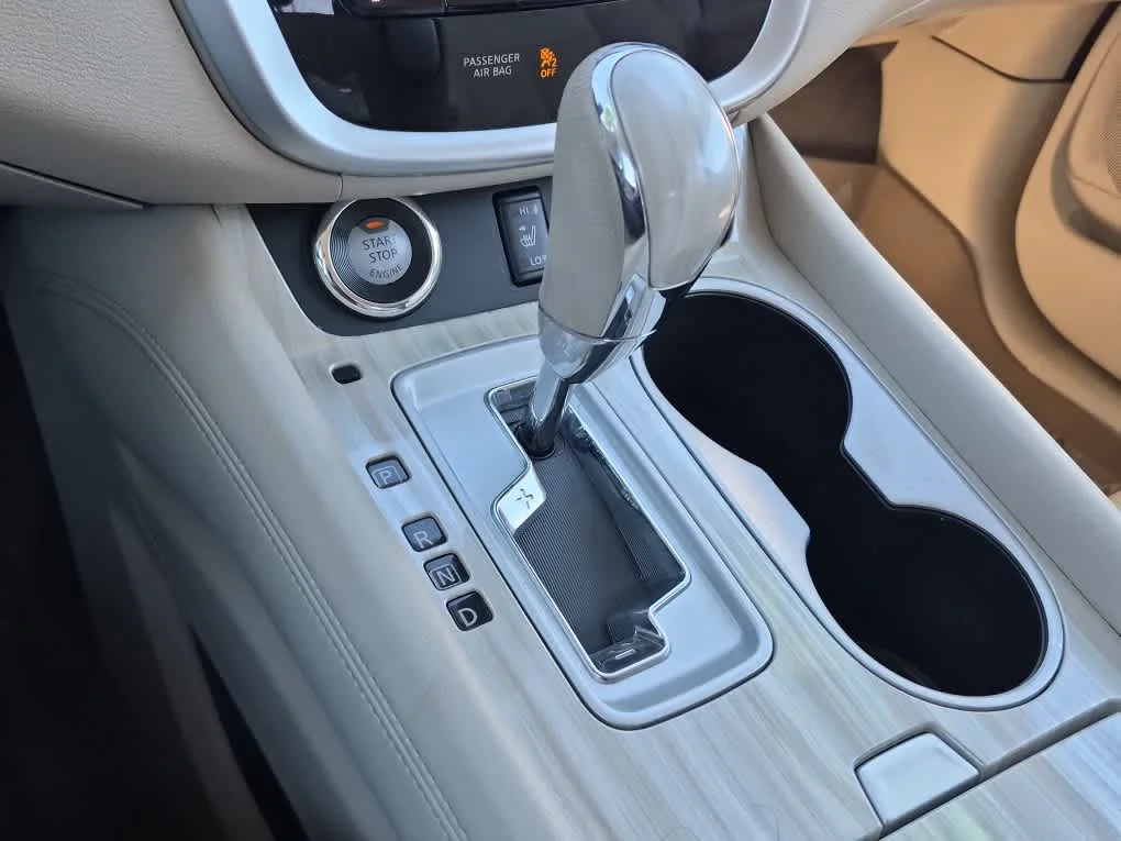 Used 2017 Pearl White Nissan SL image 12