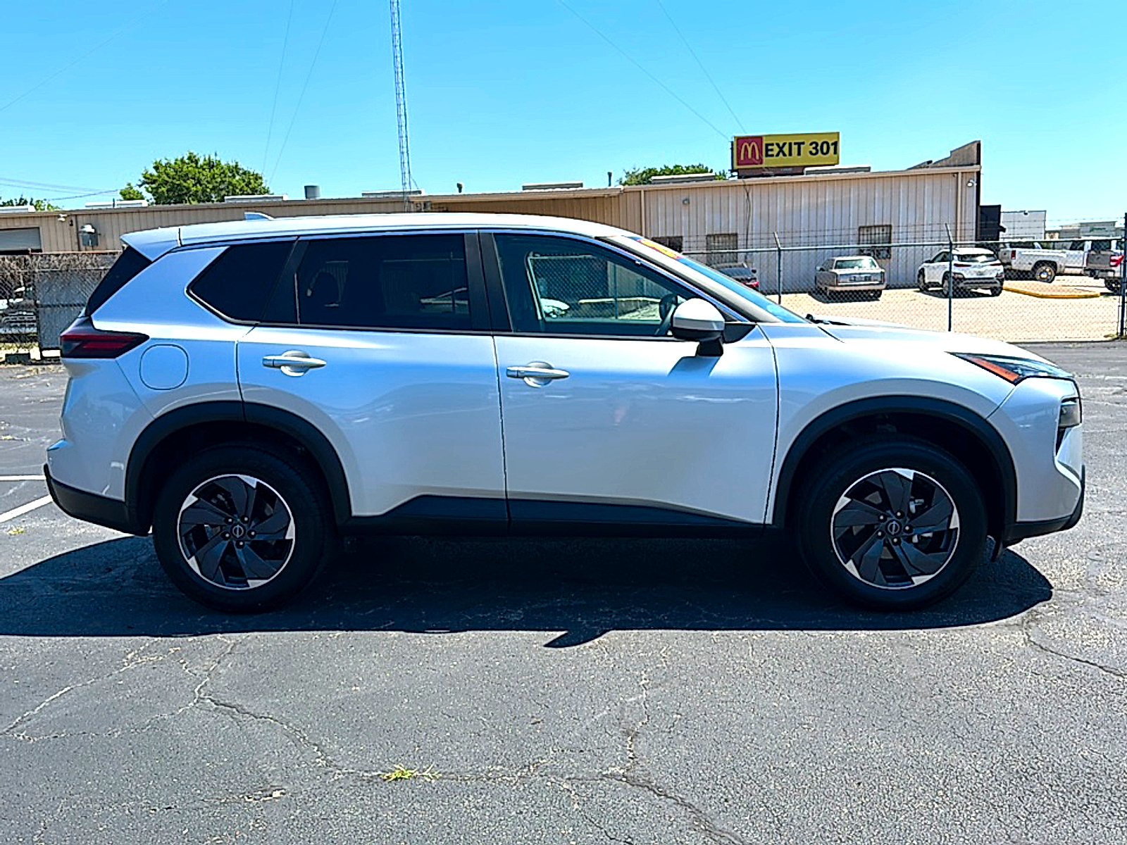 Used 2024 Brilliant Silver Metallic Nissan SV FWD image 9