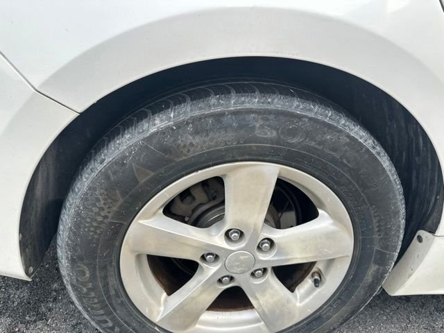Used 2015 White Kia LX image 19
