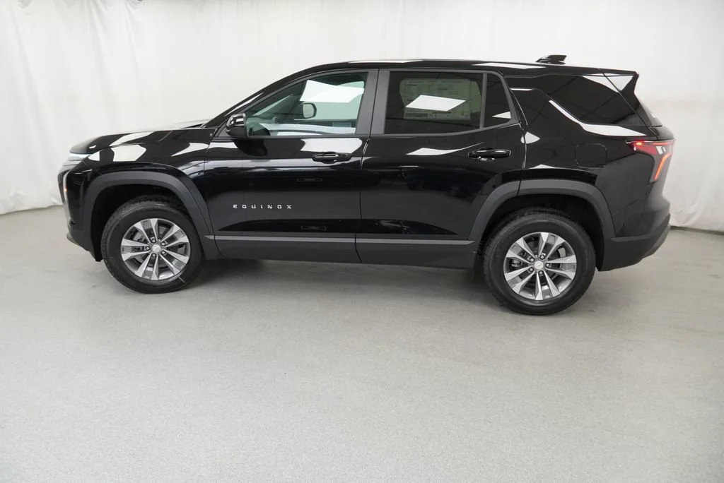 New 2027 Mosaic Black Metallic Chevrolet LT image 38