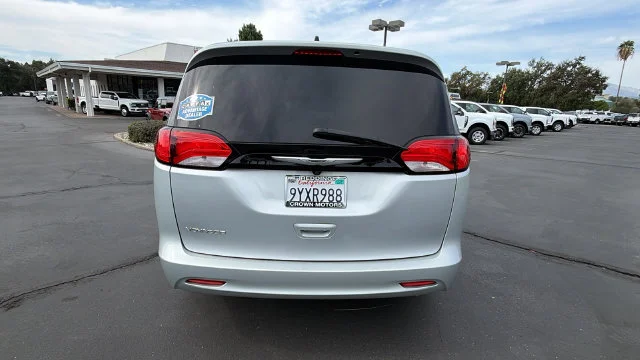 Used 2023 Silver Mist Clearcoat Chrysler LX image 5