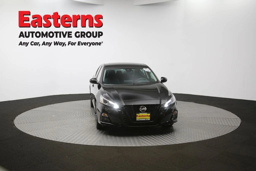 Used 2022 Black Nissan 2.5 SR image 49