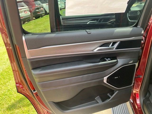 New 2026 Velvet Red Pearl-Coat Exterior Paint Jeep Limited Reserve image 22