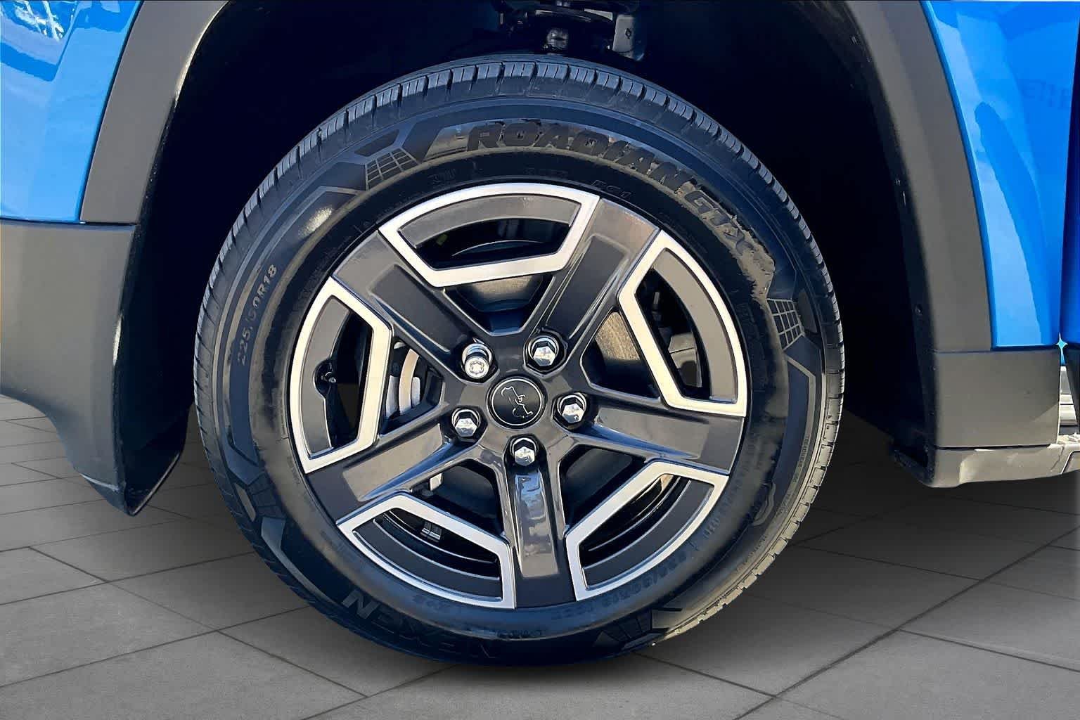 New 2026 Hydro Blue Pearl-Coat Exterior Paint Jeep Limited image 11