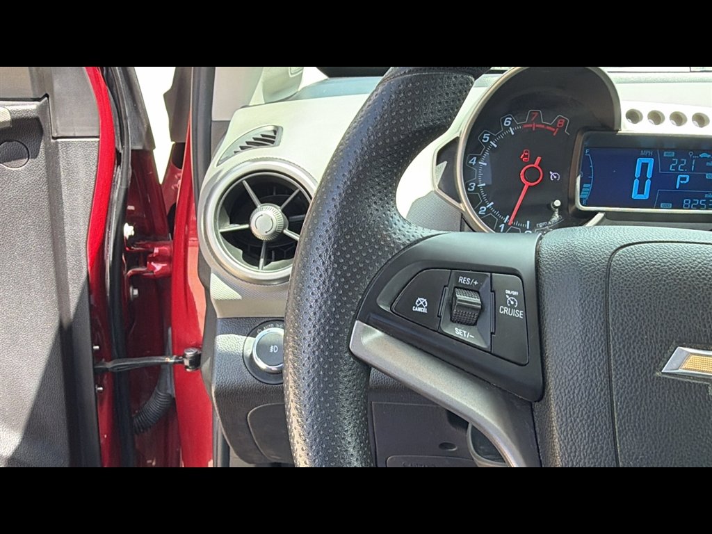 Used 2016 CRYSTAL RED TINTCOAT Chevrolet LT image 13
