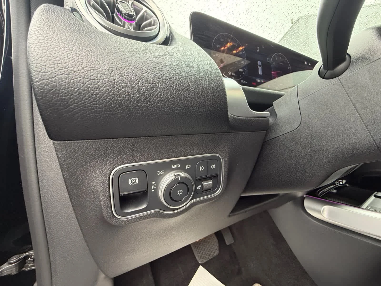 Used 2024 Night Black Mercedes-Benz GLB 250 image 31