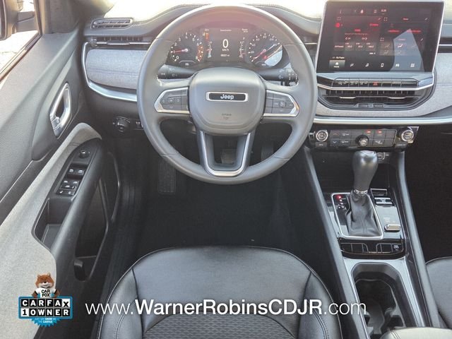 Used 2024  Jeep Latitude image 7