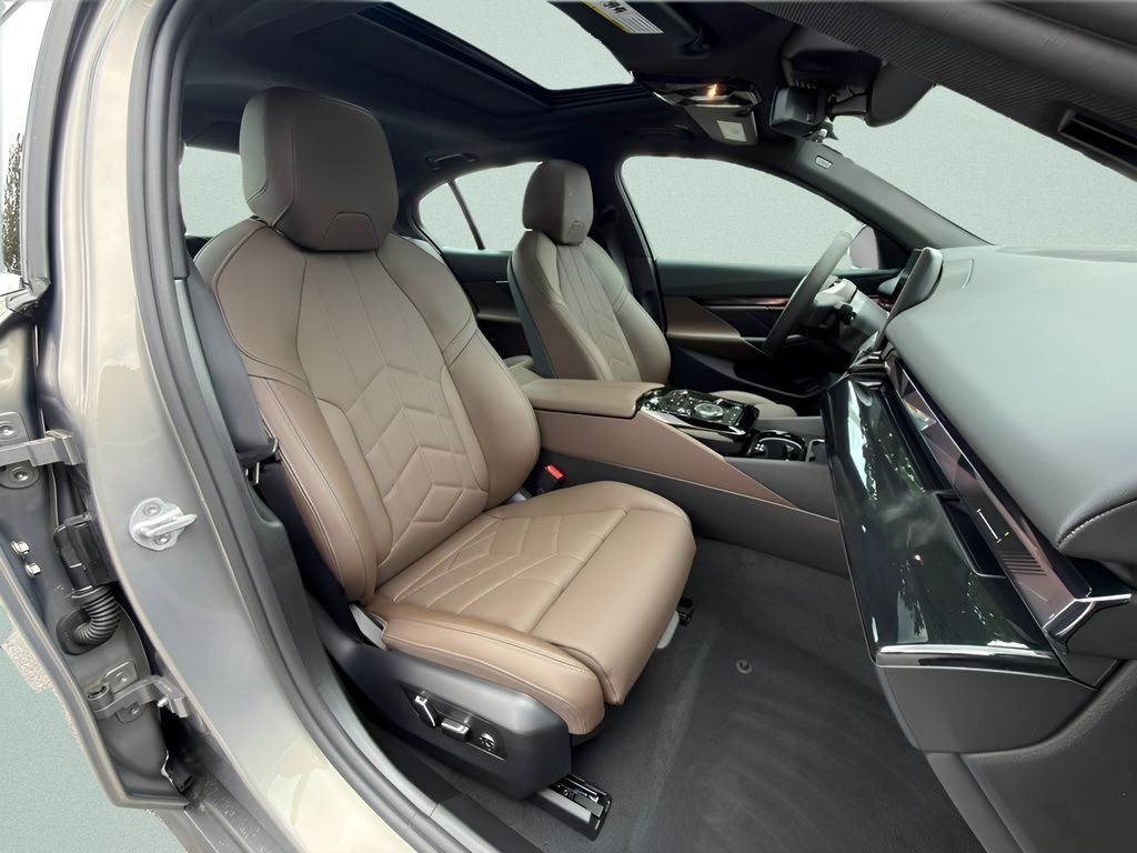 New 2027 Oxide Grey Metallic BMW xDrive40 image 23
