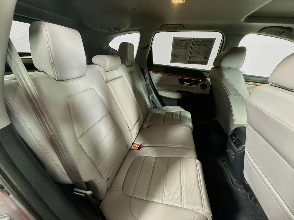 Used 2019 Lunar Silver Metallic Honda Touring image 25