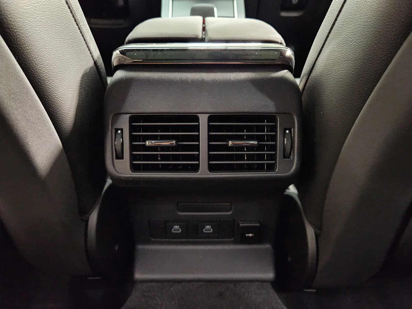 New 2026 Fuji White Land Rover S - P250 image 49