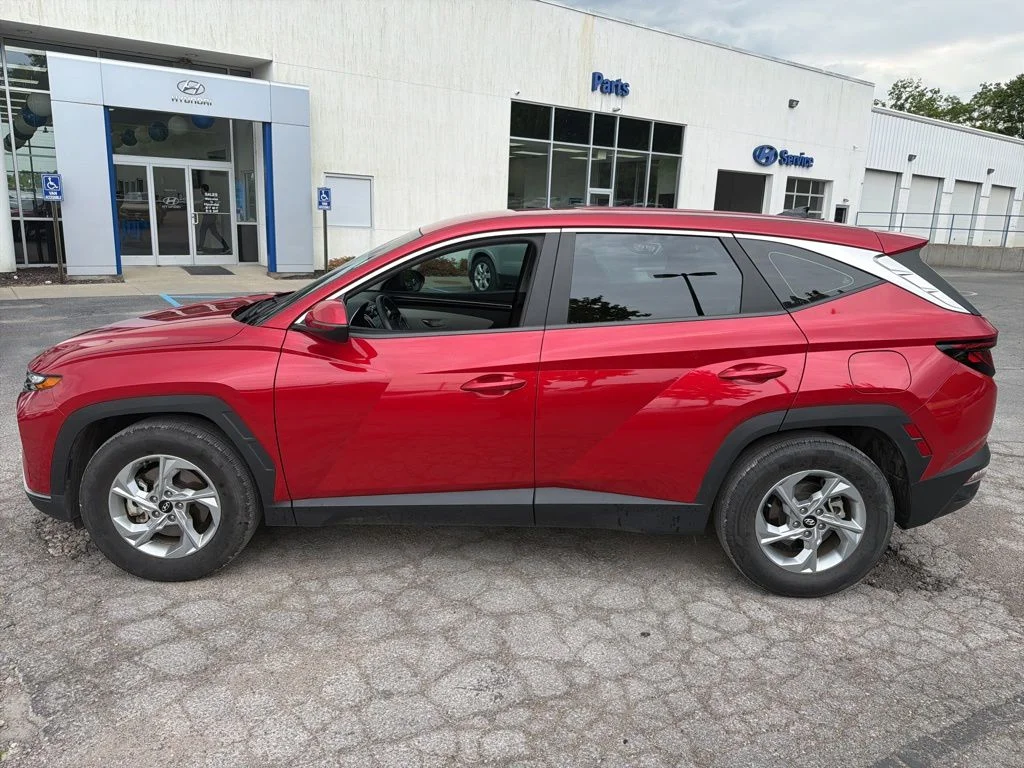 Used 2022 Red Hyundai SE image 3