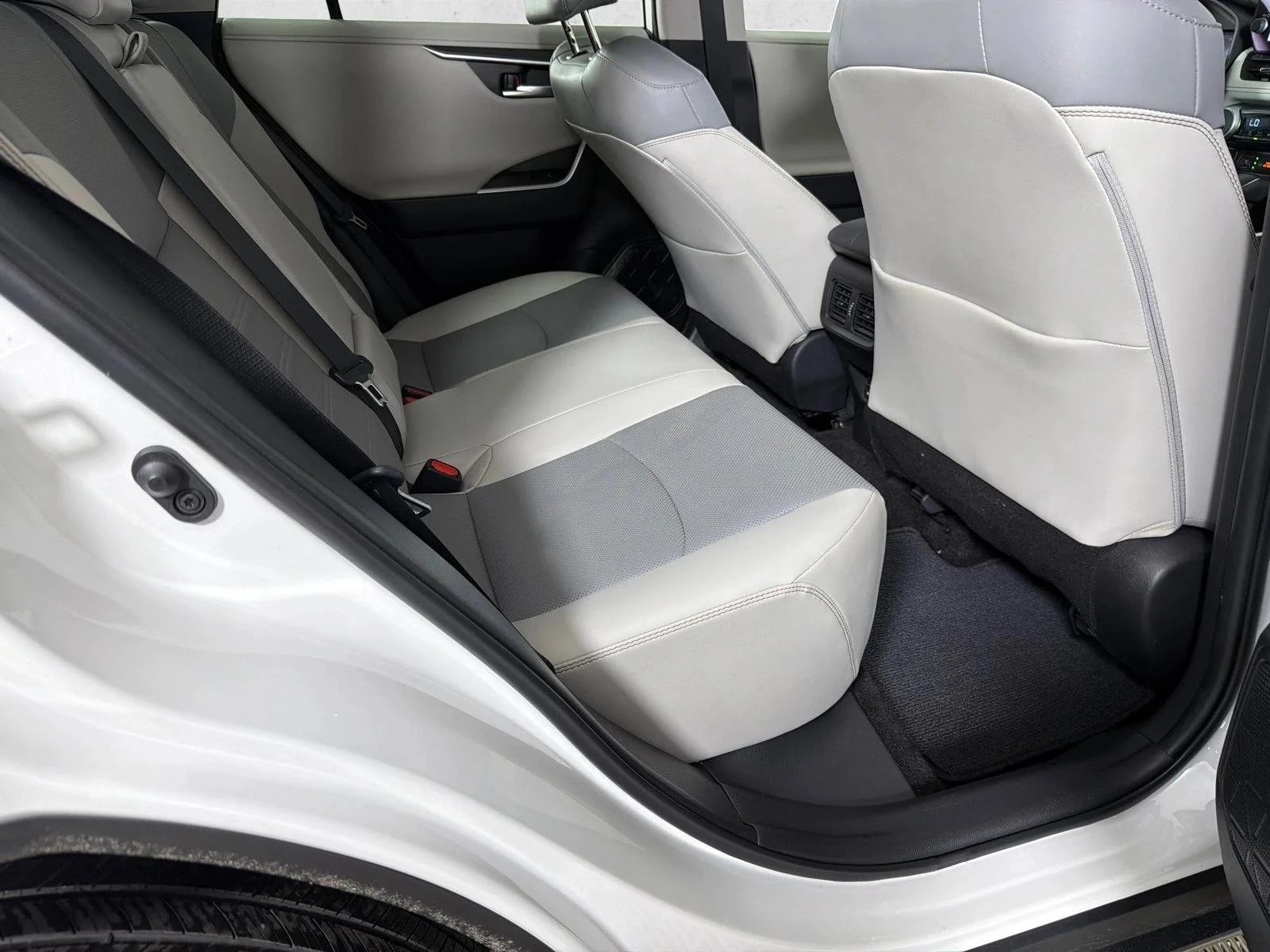 Used 2024 Wind Chill Pearl [ Toyota Limited image 16