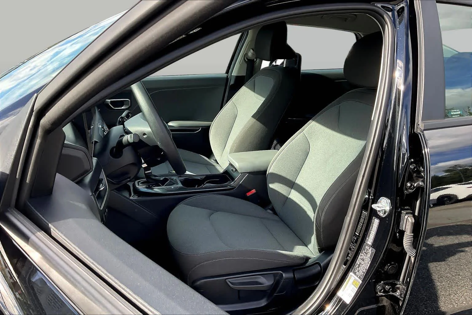 Used 2025 Aurora Black Pearl Kia LX image 8