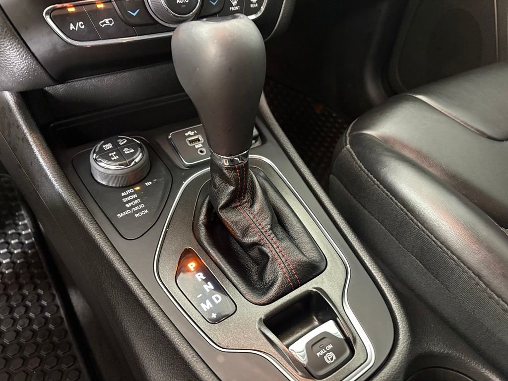 Used 2021 Red Jeep Trailhawk image 33