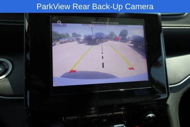 Used 2023 White Jeep Laredo image 3