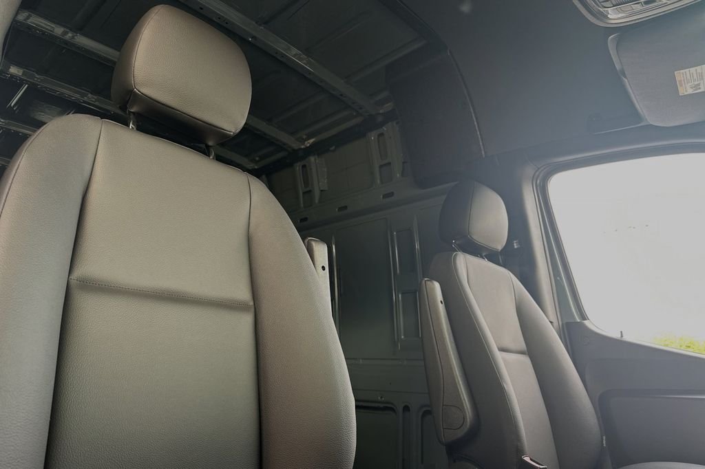 Used 2024 Blue Mercedes-Benz Cargo 170 WB image 17