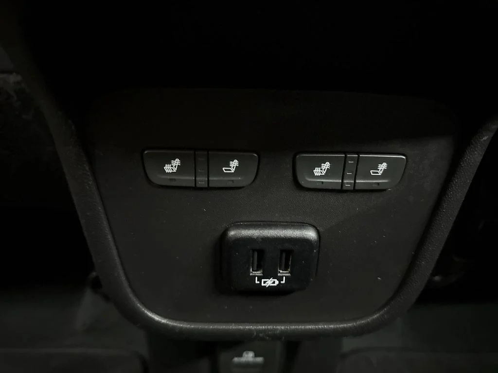 Used 2018 Summit White GMC Denali image 34