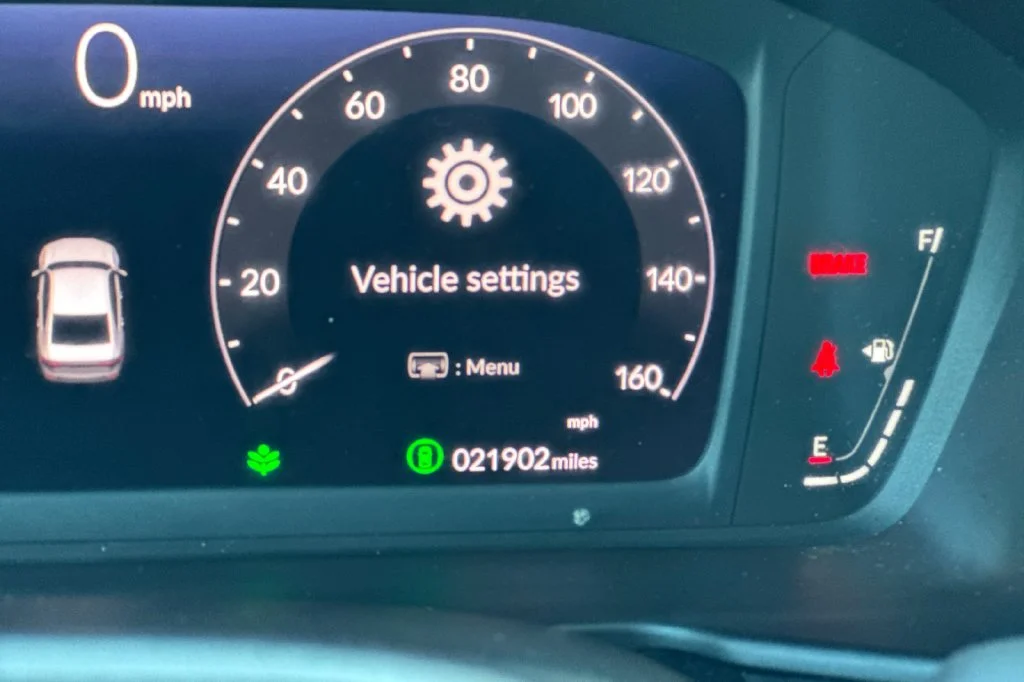 Used 2025  Honda SE image 31