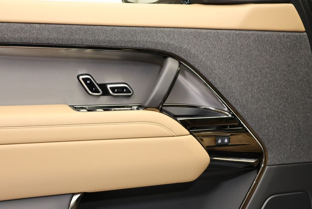 New 2026 Santorini Black LAND ROVER SE image 26
