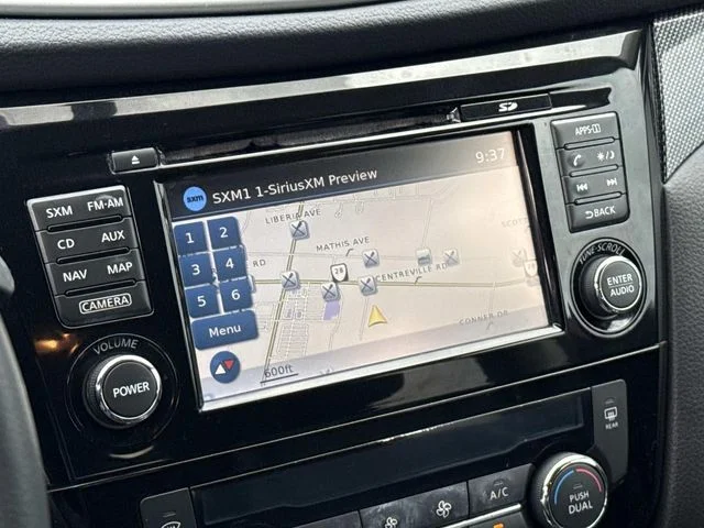 Used 2015 Red Nissan SL image 3