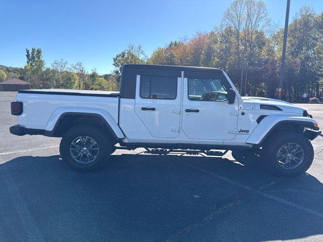 Used 2022 White Jeep Sport image 5