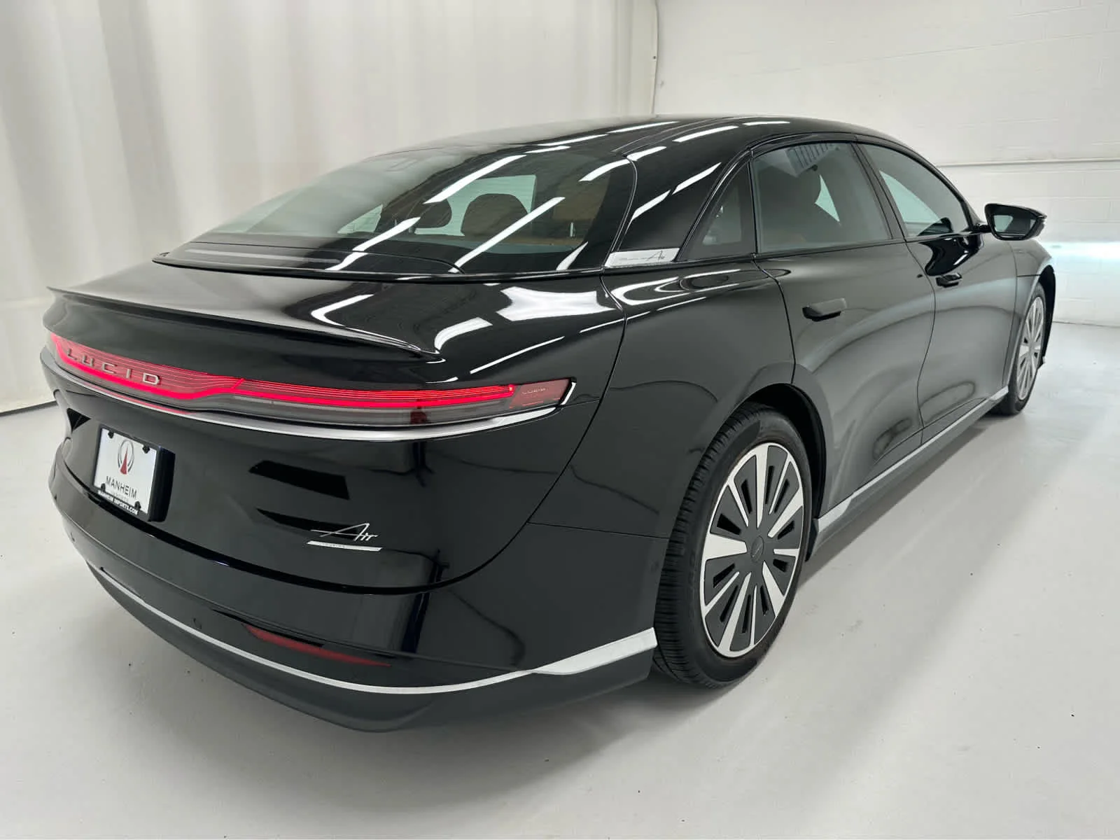 Used 2025 Infinite Black Metallic Lucid Touring image 8
