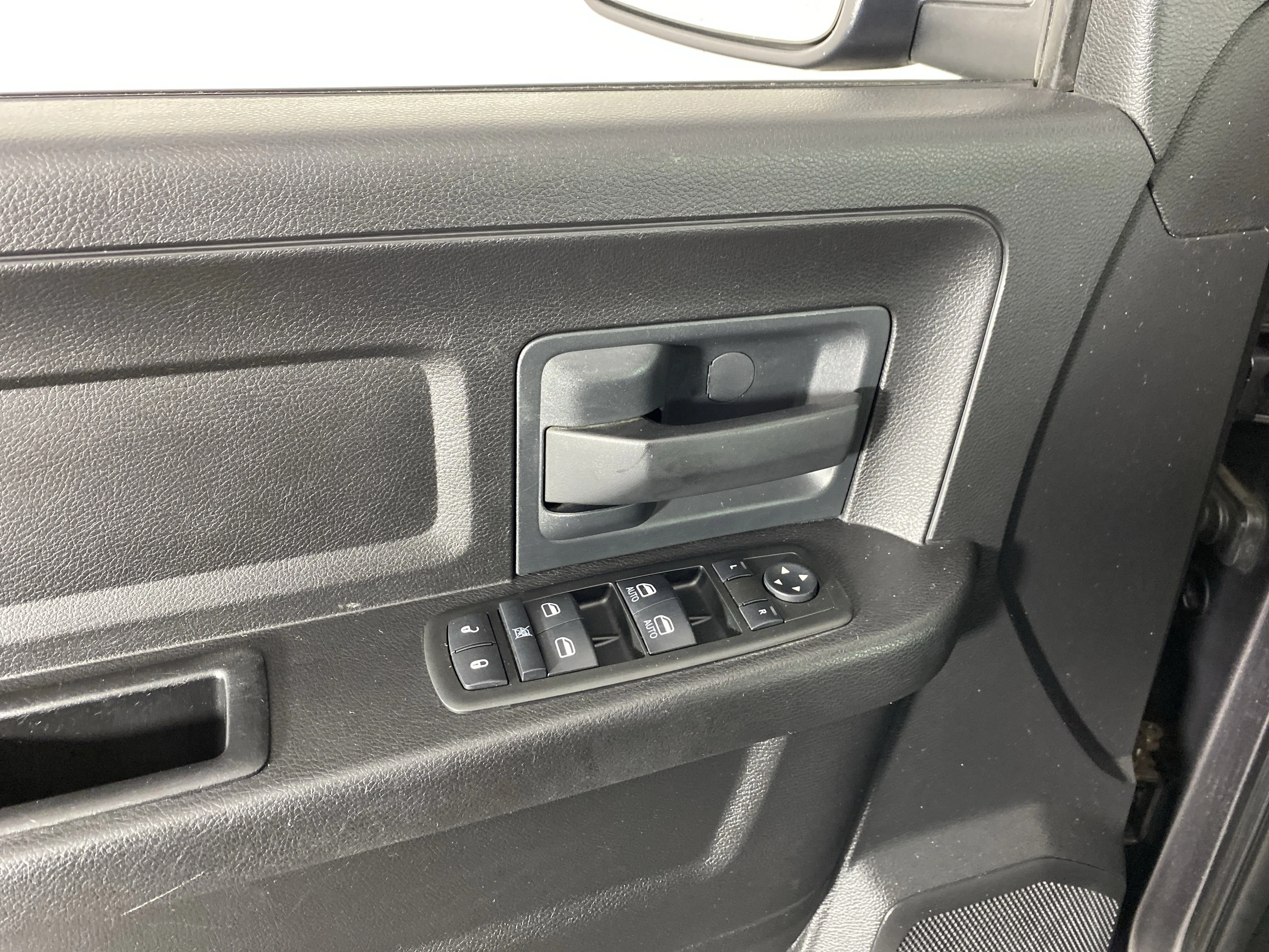 Used 2015 Granite Crystal Metallic Clearcoat Ram Express image 11