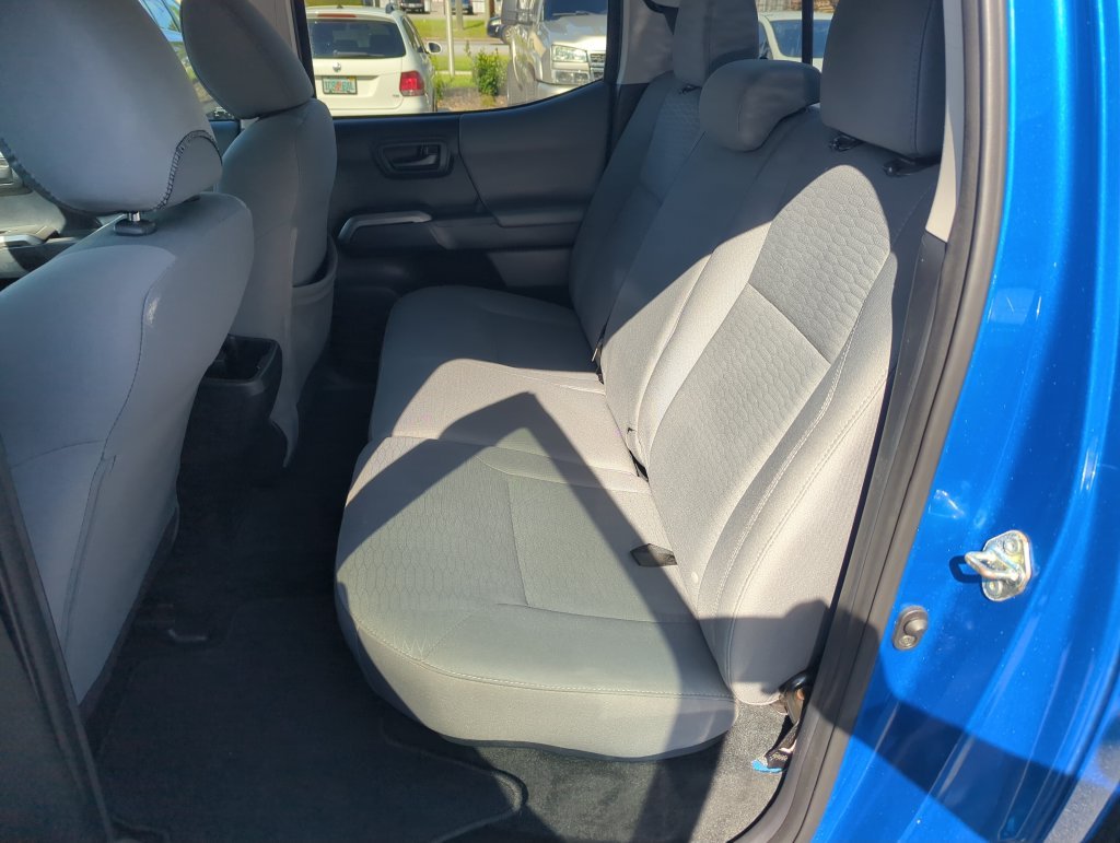 Used 2018 Blue Toyota SR5 image 24