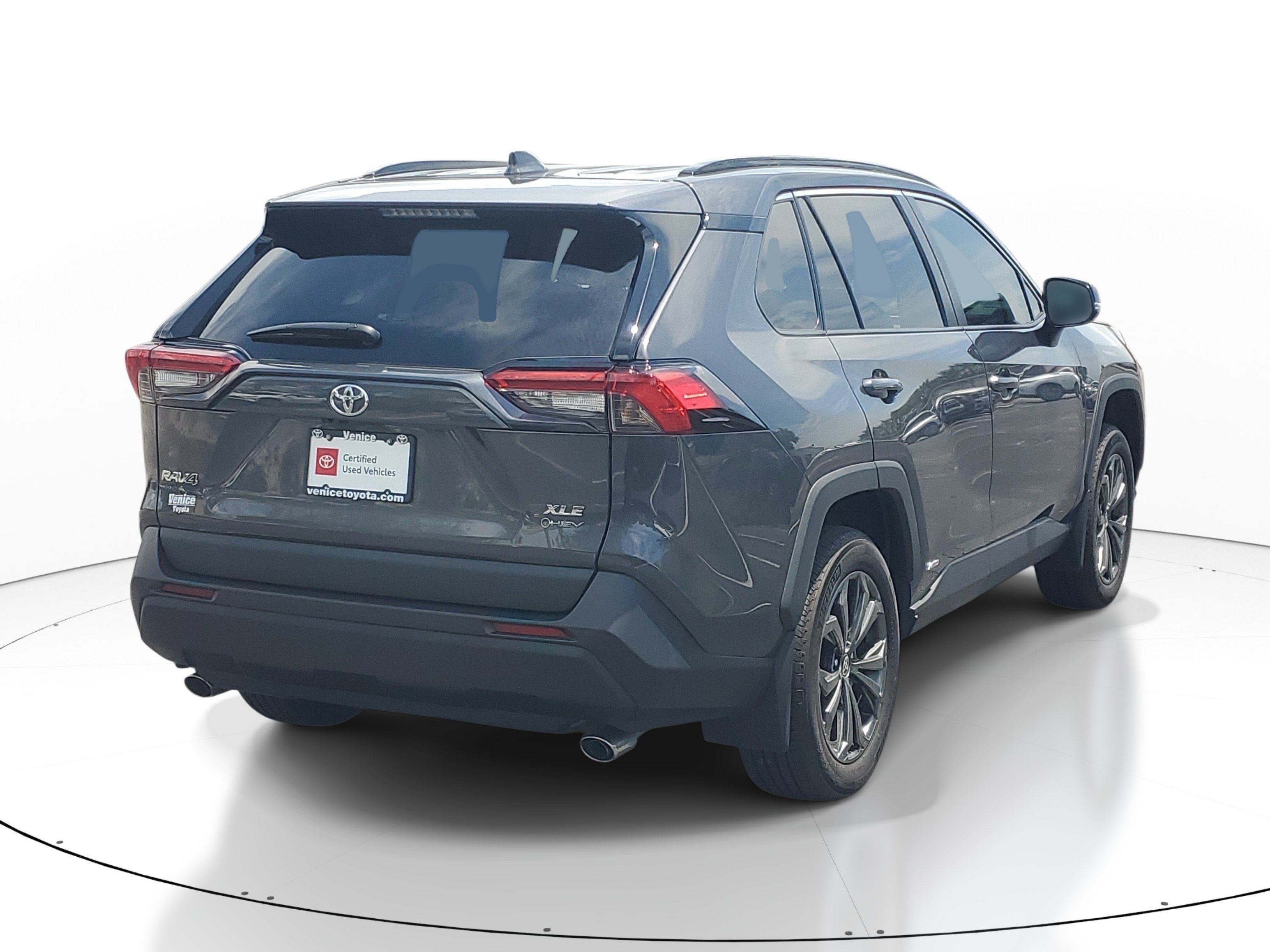 Used 2025 Magnetic Gray Metallic Toyota Hybrid XLE Premium image 5