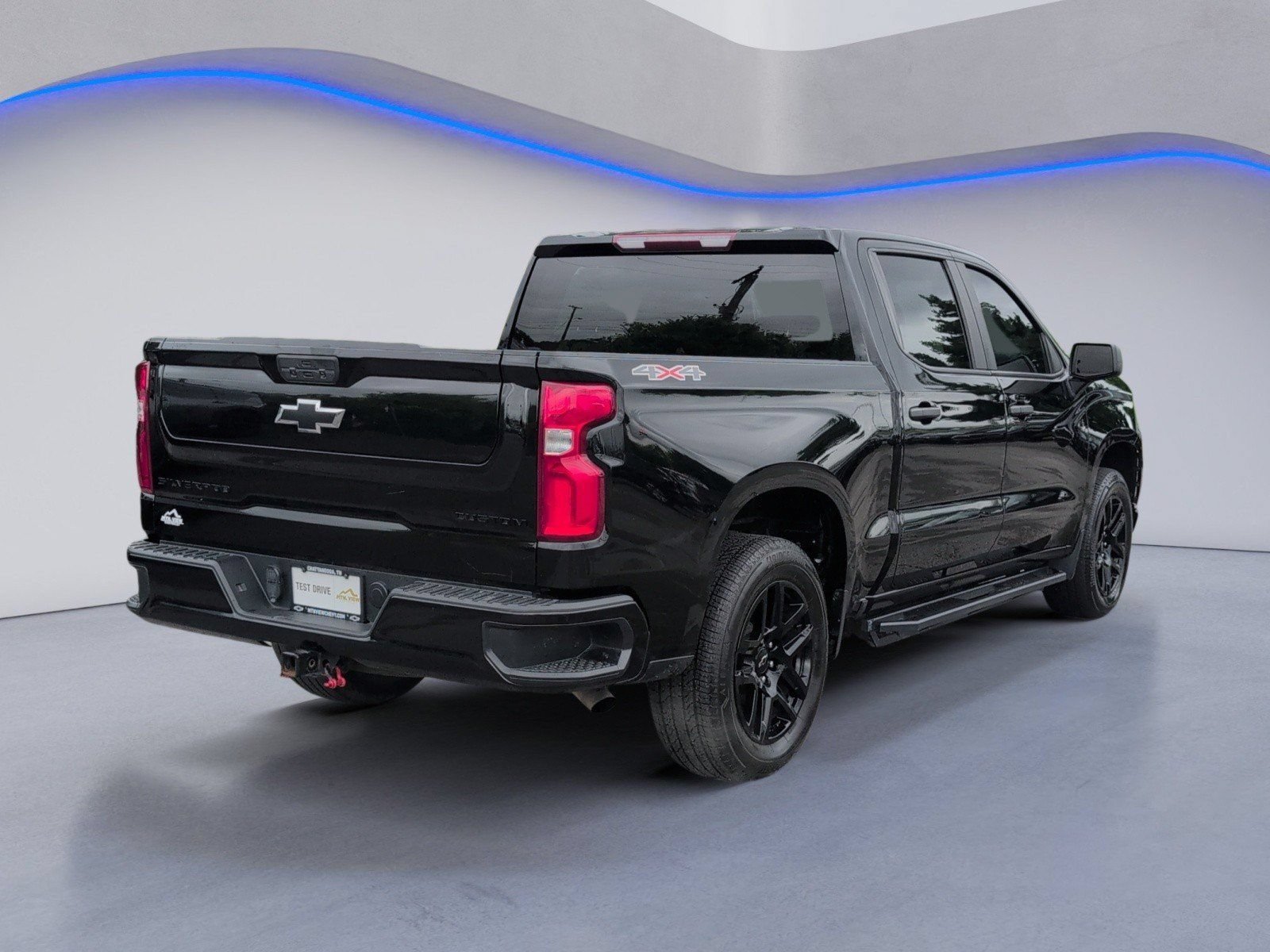 Used 2022 Black Chevrolet Custom image 9