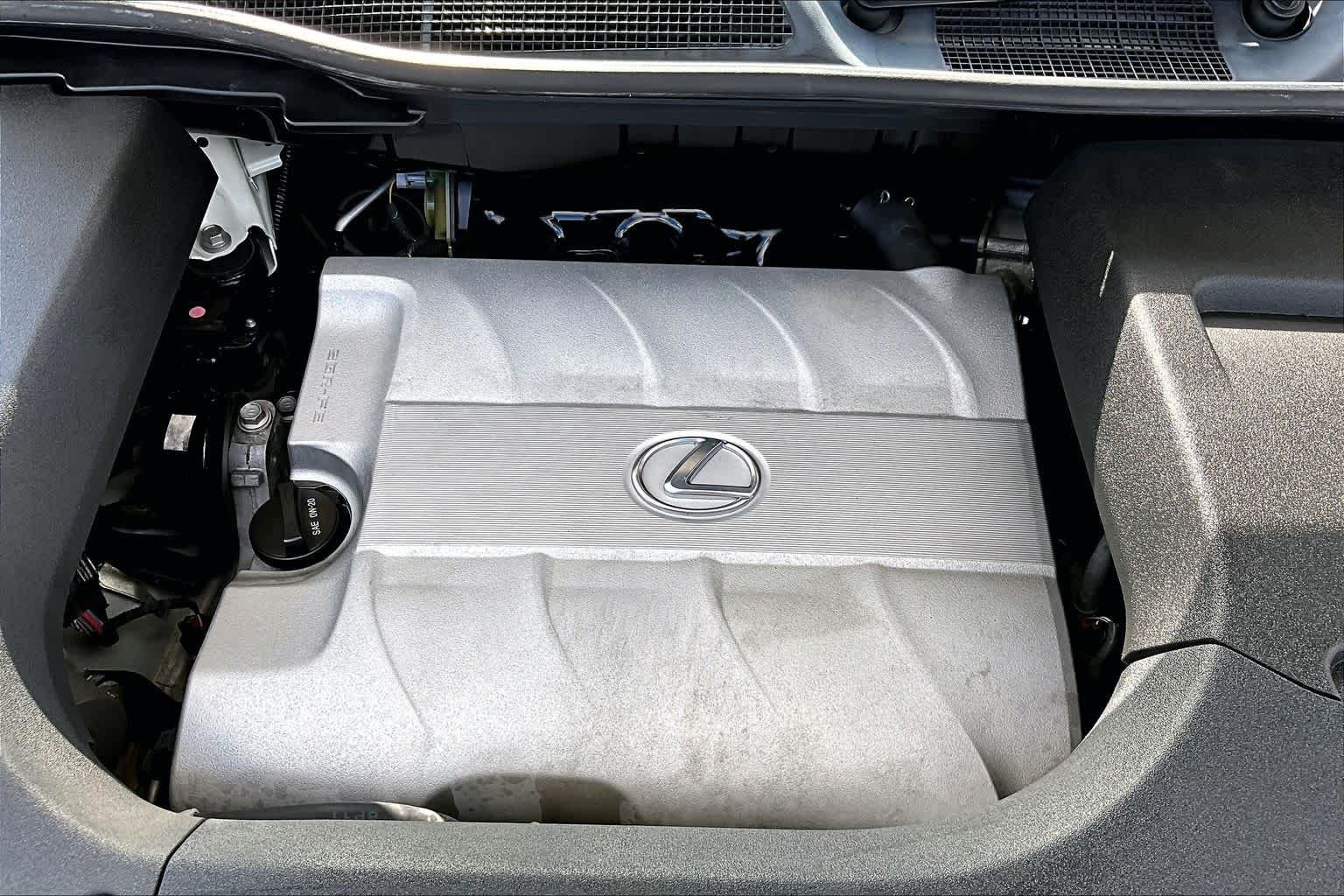 Used 2013 Starfire Pearl Lexus  image 32