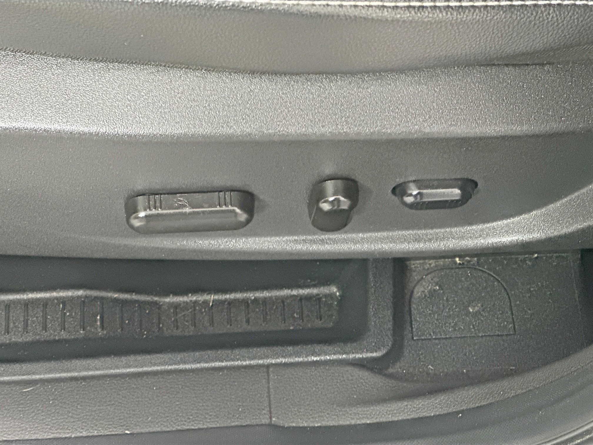 Used 2018 White Gold Metallic Ford SEL image 13